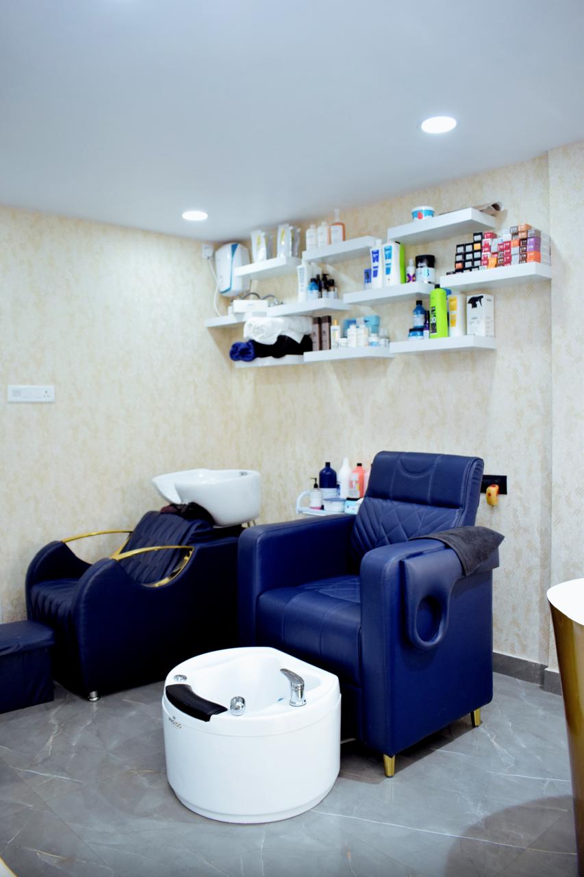 Salon gallery image
